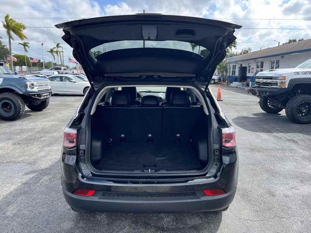 Photo of 2019 Diamond Black Crystal Pearlcoat Jeep Compass