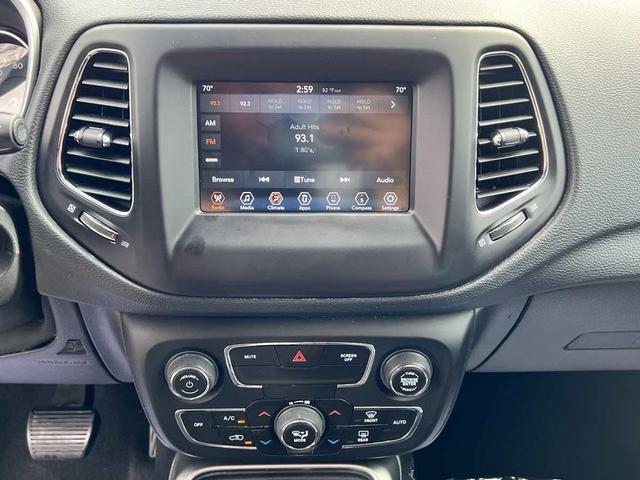 Photo of 2019 Diamond Black Crystal Pearlcoat Jeep Compass