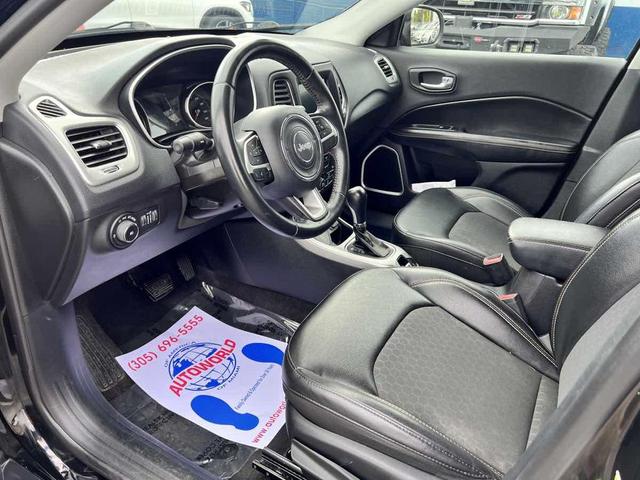 Photo of 2019 Diamond Black Crystal Pearlcoat Jeep Compass