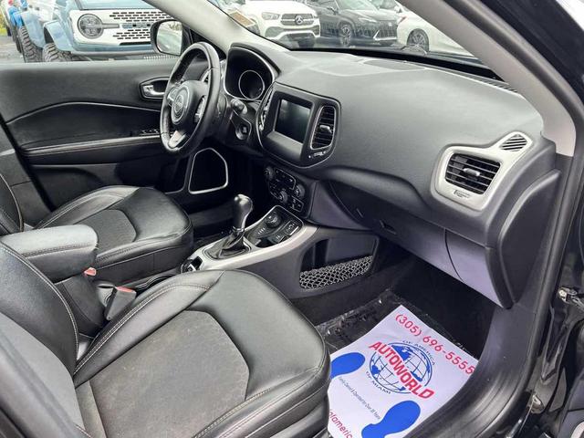 Photo of 2019 Diamond Black Crystal Pearlcoat Jeep Compass