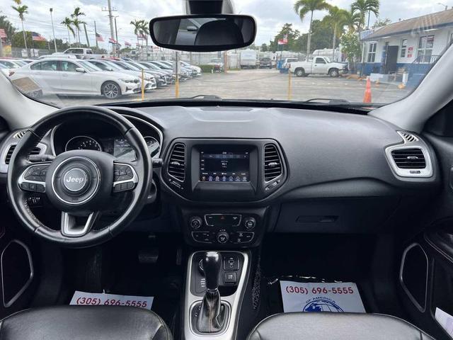 Photo of 2019 Diamond Black Crystal Pearlcoat Jeep Compass