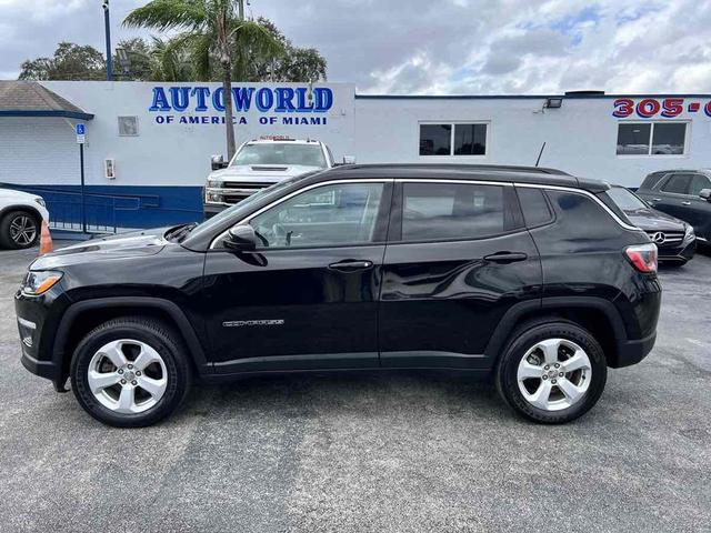 Photo of 2019 Diamond Black Crystal Pearlcoat Jeep Compass