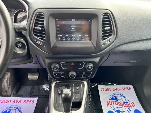 Photo of 2019 Diamond Black Crystal Pearlcoat Jeep Compass