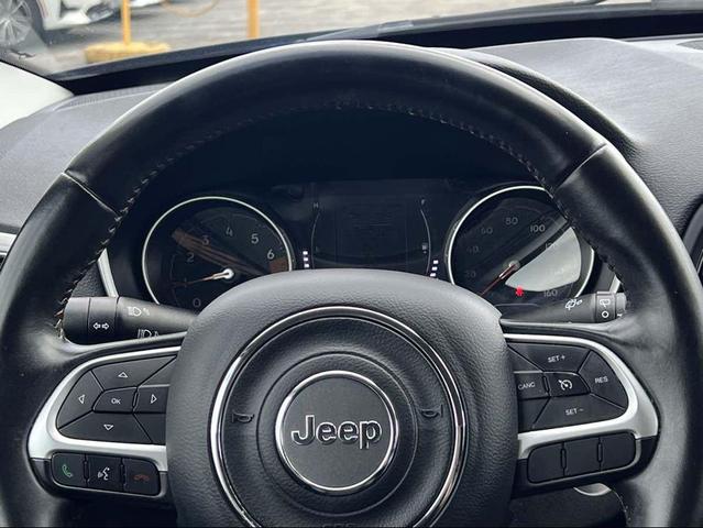 Photo of 2019 Diamond Black Crystal Pearlcoat Jeep Compass