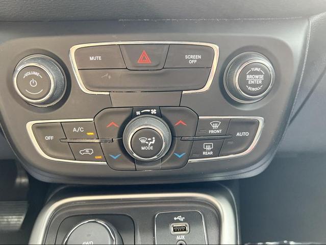 Photo of 2019 Diamond Black Crystal Pearlcoat Jeep Compass