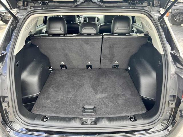 Photo of 2019 Diamond Black Crystal Pearlcoat Jeep Compass