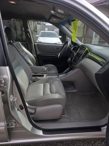 Photo of 2002 Millennium Silver Metallic Toyota Highlander