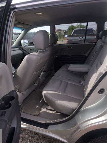 Photo of 2002 Millennium Silver Metallic Toyota Highlander