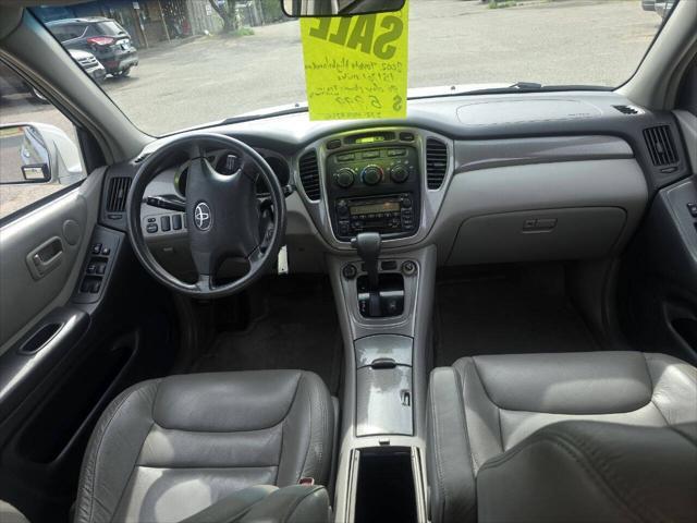 Photo of 2002 Millennium Silver Metallic Toyota Highlander