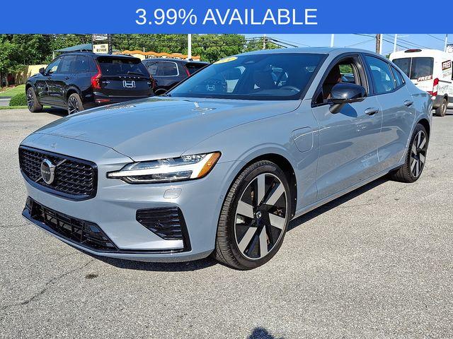 Photo of 2024 Thunder Gray Metallic Volvo S60 Recharge Plug-In Hybrid