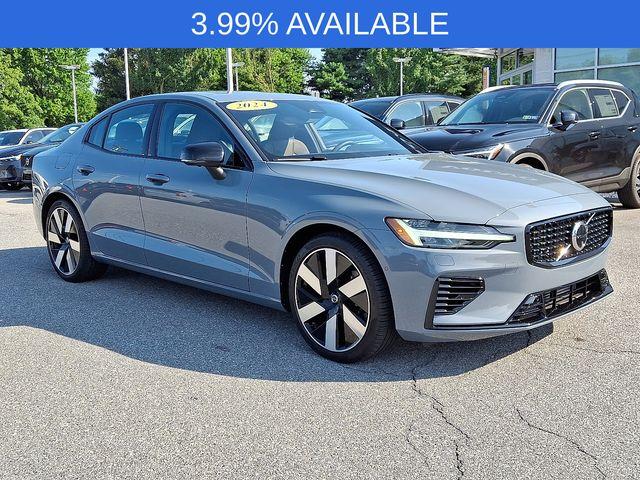 Photo of 2024 Thunder Gray Metallic Volvo S60 Recharge Plug-In Hybrid