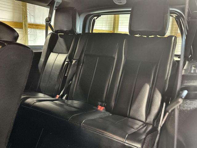 Photo of 2017 Ruby Red Metallic Tinted Clearcoat Ford Expedition EL