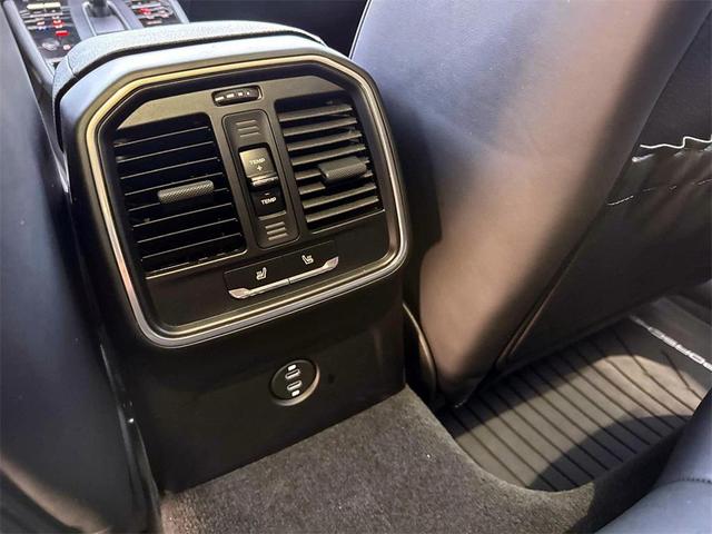 Photo of 2024 White Porsche Macan