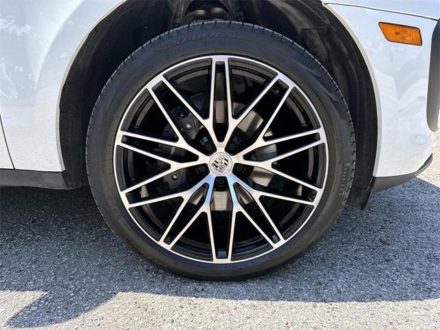 Photo of 2024 White Porsche Macan