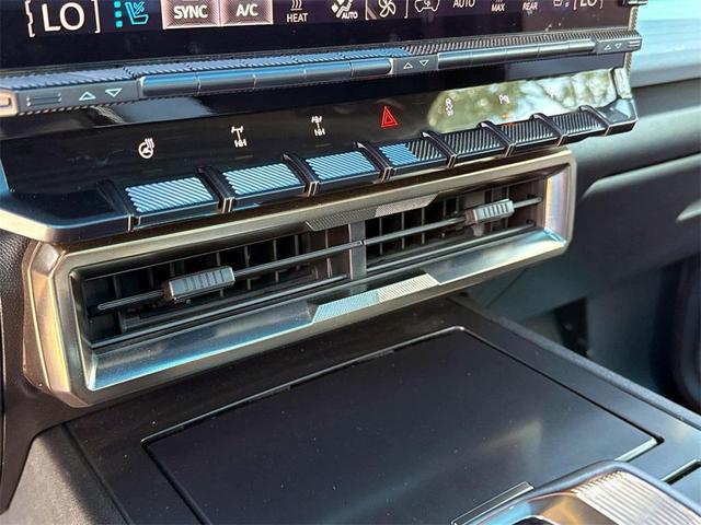 Photo of 2022 Interstellar White GMC HUMMER EV