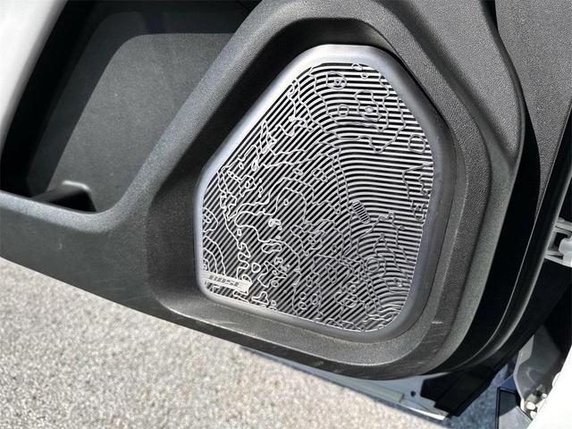 Photo of 2022 Interstellar White GMC HUMMER EV