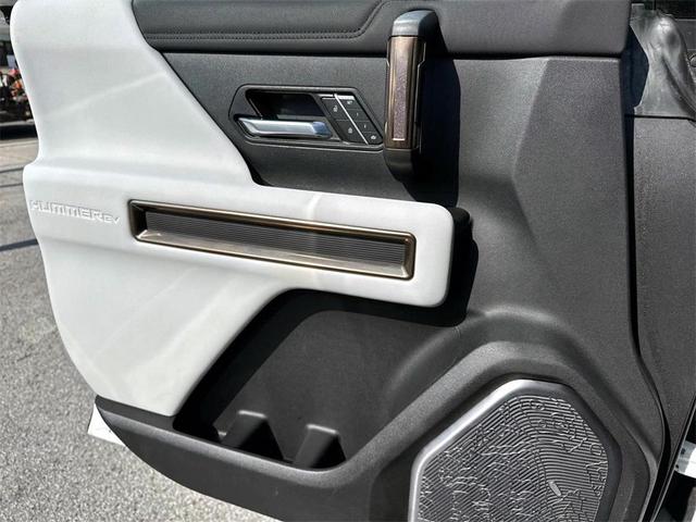 Photo of 2022 Interstellar White GMC HUMMER EV
