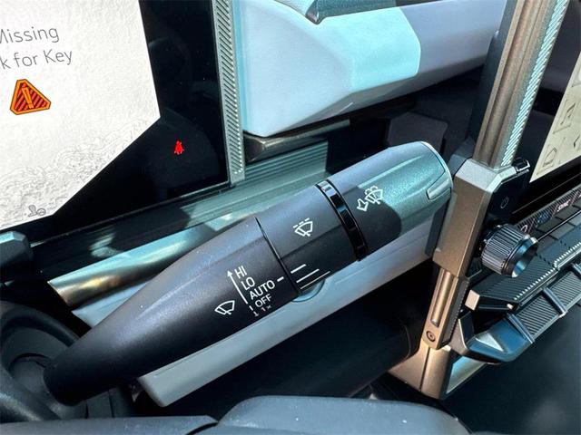 Photo of 2022 Interstellar White GMC HUMMER EV