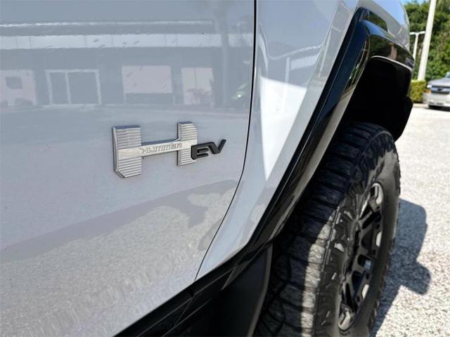 Photo of 2022 Interstellar White GMC HUMMER EV