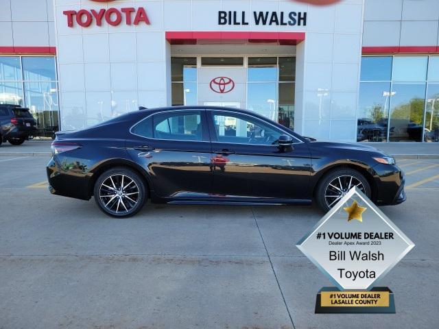 Photo of 2024 Midnight Black Metallic Toyota Camry