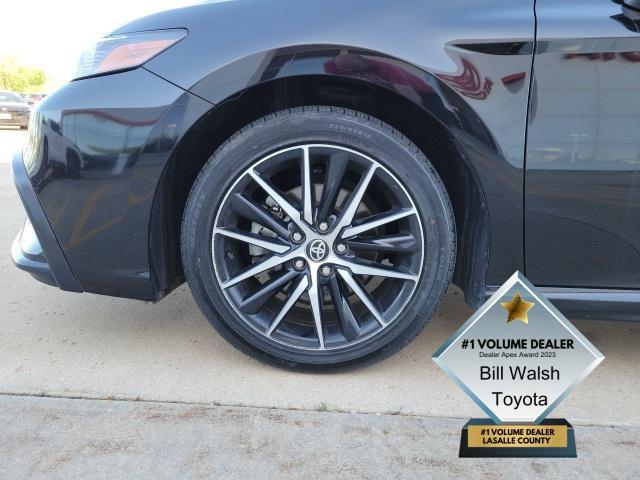 Photo of 2024 Midnight Black Metallic Toyota Camry