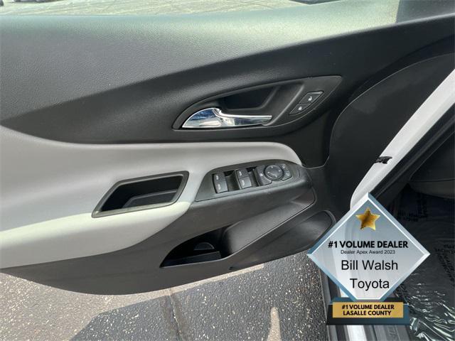 Photo of 2023 Summit White Chevrolet Equinox