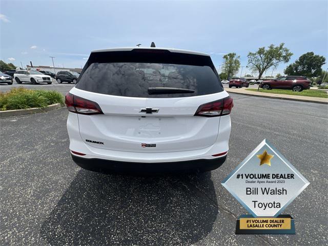 Photo of 2023 Summit White Chevrolet Equinox