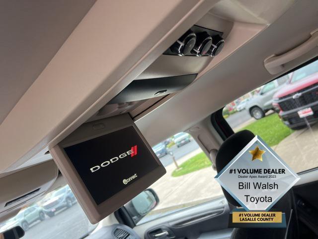 Photo of 2015 Deep Cherry Red Crystal Pearlcoat Dodge Grand Caravan