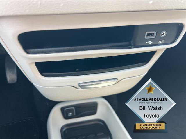 Photo of 2020 Bright White Clearcoat Chrysler Voyager