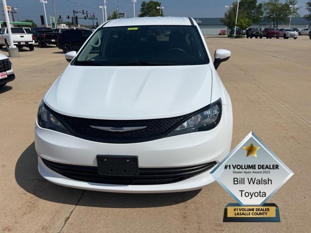 Photo of 2020 Bright White Clearcoat Chrysler Voyager