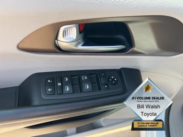 Photo of 2020 Bright White Clearcoat Chrysler Voyager