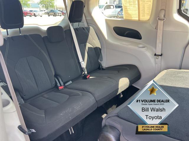 Photo of 2020 Bright White Clearcoat Chrysler Voyager