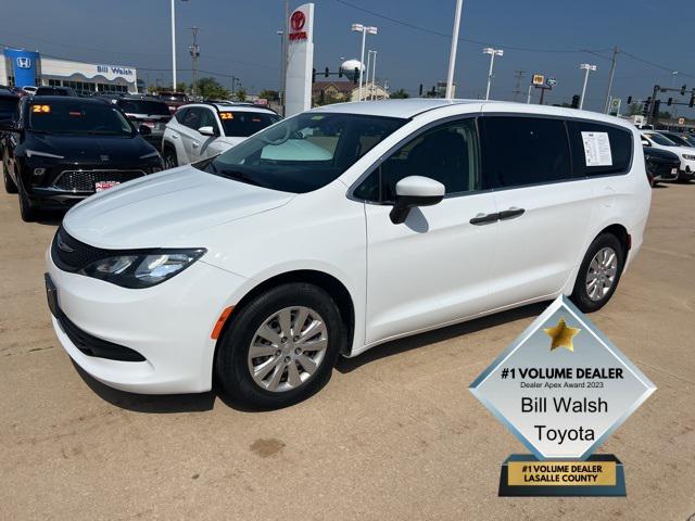 Photo of 2020 Bright White Clearcoat Chrysler Voyager