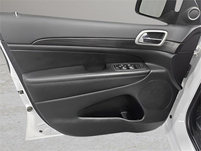 Photo of 2022 Bright White Clearcoat Jeep Grand Cherokee