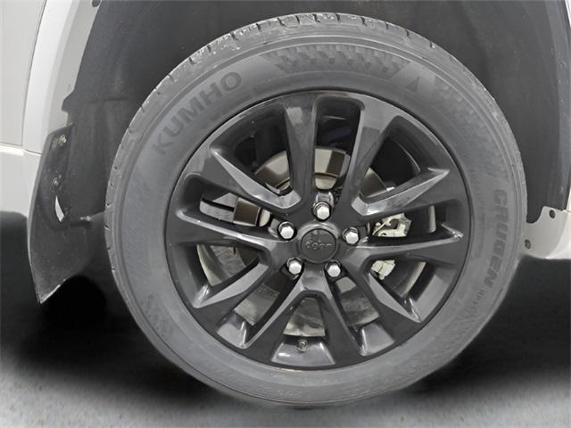 Photo of 2022 Bright White Clearcoat Jeep Grand Cherokee