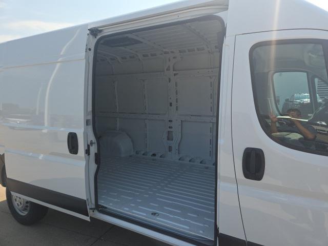 Photo of 2025 Bright White Clearcoat RAM ProMaster 2500
