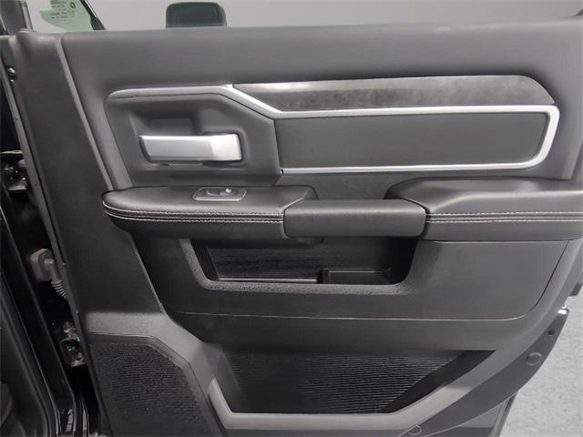 Photo of 2024 Diamond Black Crystal Pearlcoat RAM 2500