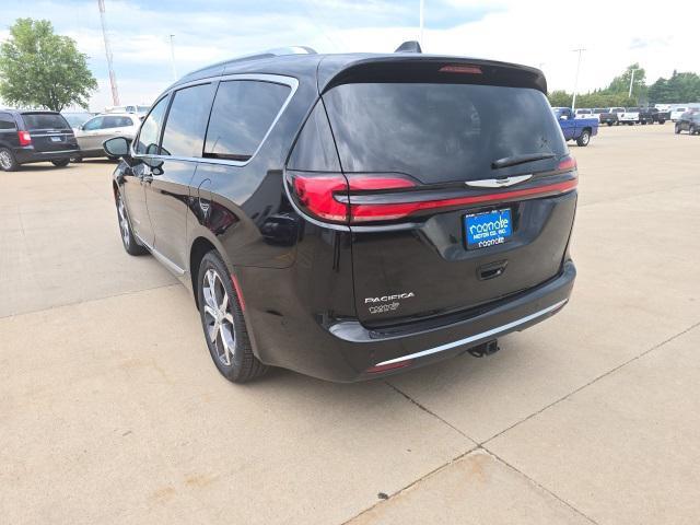 Photo of 2025 Diamond Black Crystal Pearlcoat Chrysler Pacifica