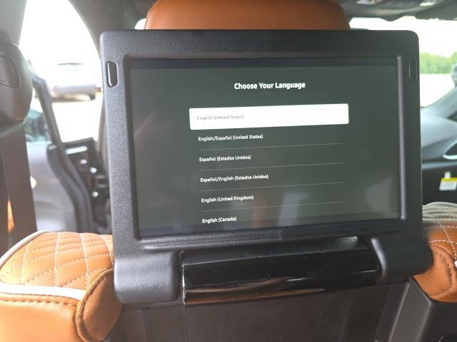 Photo of 2025 Diamond Black Crystal Pearlcoat Chrysler Pacifica