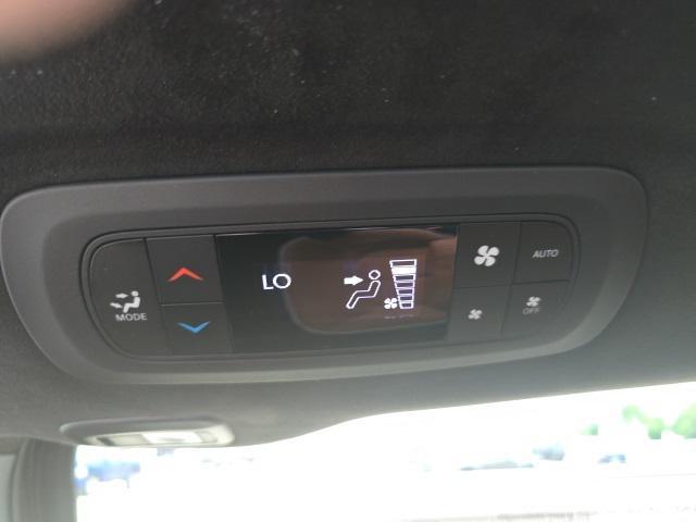 Photo of 2025 Diamond Black Crystal Pearlcoat Chrysler Pacifica
