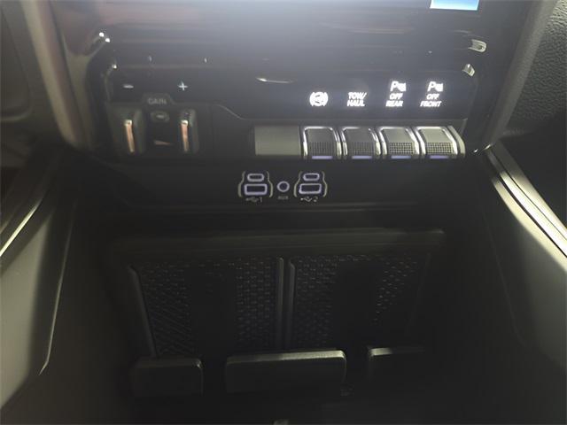 Photo of 2025 Granite Crystal Metallic Clearcoat RAM 2500