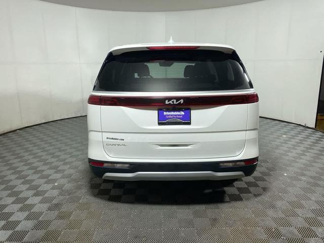 Photo of 2024 Snow White Pearl Kia Carnival