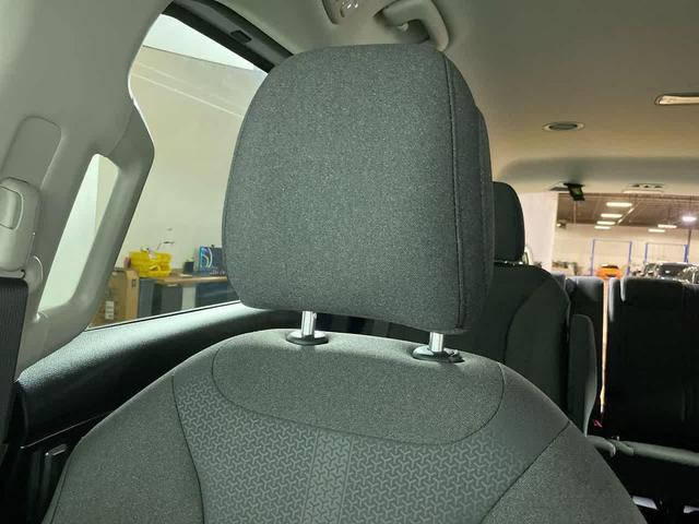 Photo of 2024 Snow White Pearl Kia Carnival