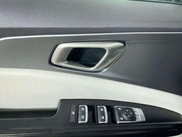 Photo of 2024 Snow White Pearl Kia Carnival