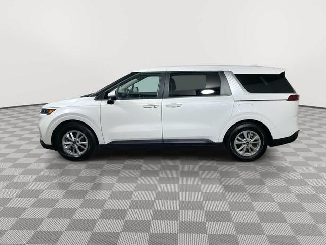 Photo of 2024 Snow White Pearl Kia Carnival
