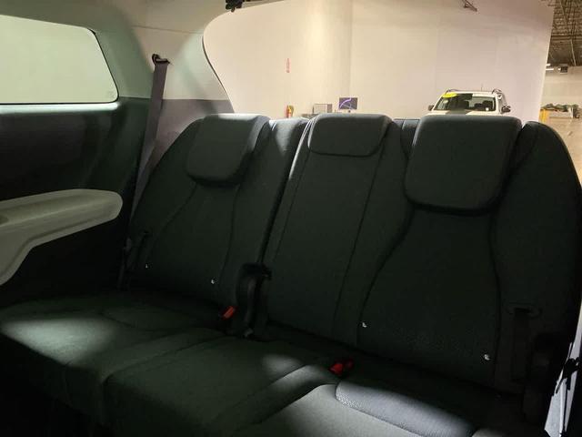 Photo of 2024 Snow White Pearl Kia Carnival