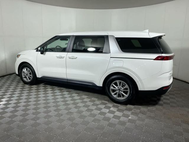 Photo of 2024 Snow White Pearl Kia Carnival