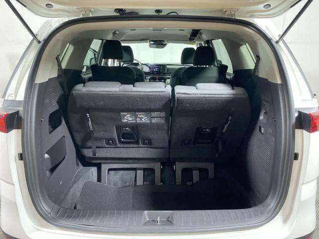 Photo of 2024 Snow White Pearl Kia Carnival