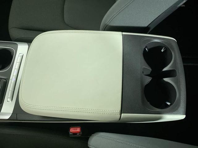 Photo of 2024 Snow White Pearl Kia Carnival