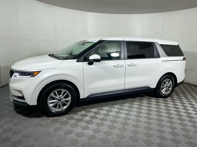 Photo of 2024 Snow White Pearl Kia Carnival